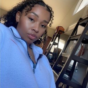 Meet your Posher, Teya